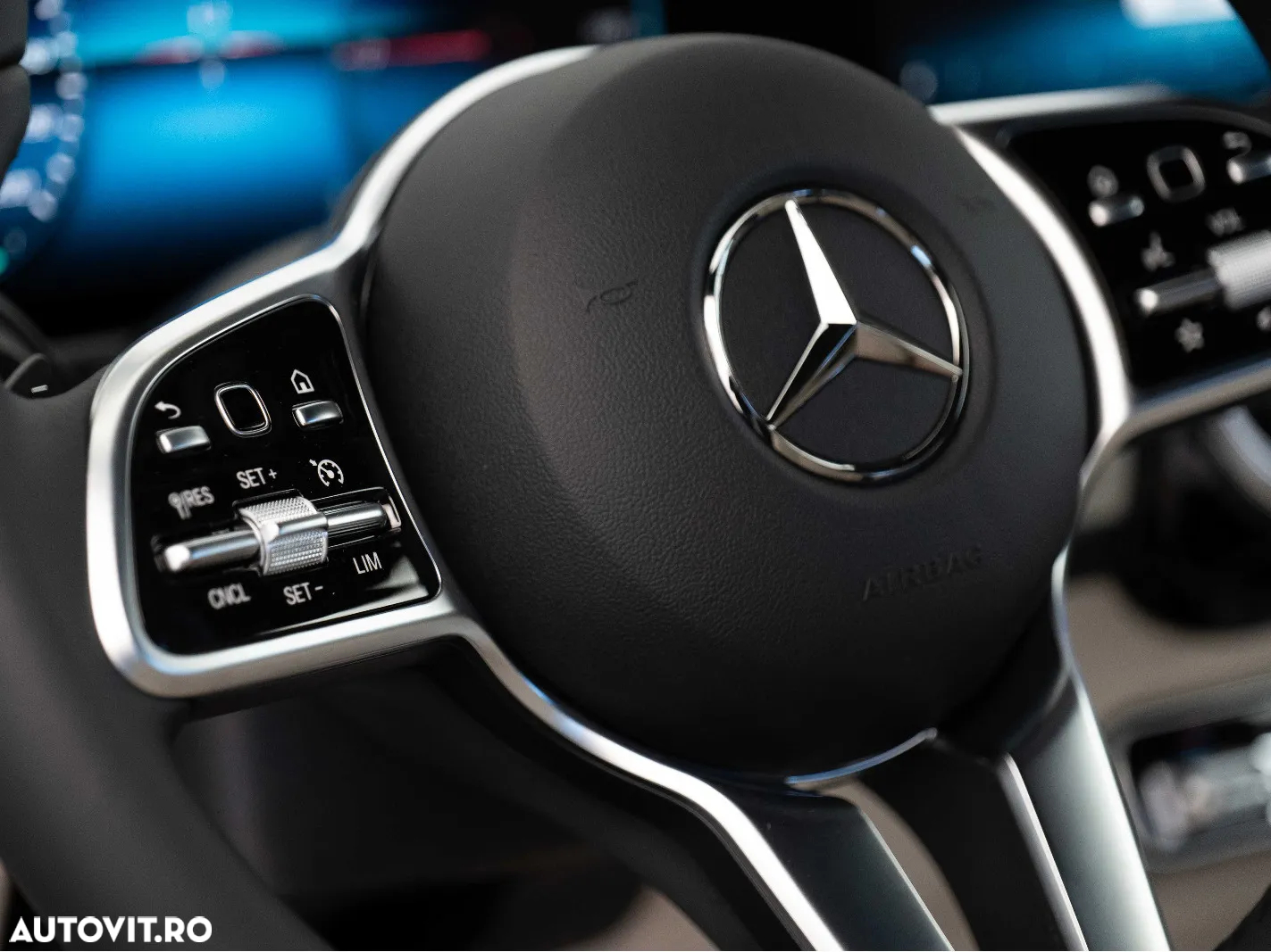 Mercedes-Benz EQB 300 4Matic AMG Line - 24