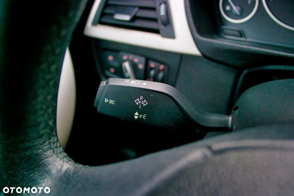 BMW Seria 3 318i - 18