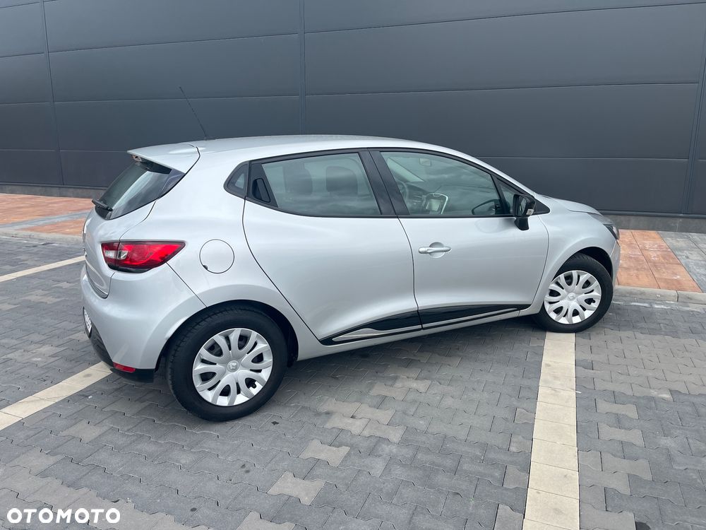 Renault Clio 1.2 16V Life EU6 - 8