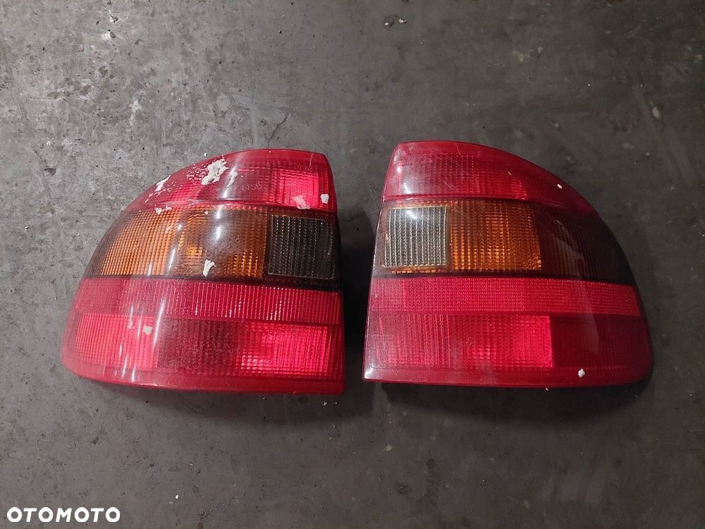 KOMPLETNY TYŁ KLAPA BAGAŻNIKA ZDERZAK TYŁ LAMPY OPEL ASTRA F SEDAN Z549 - 2