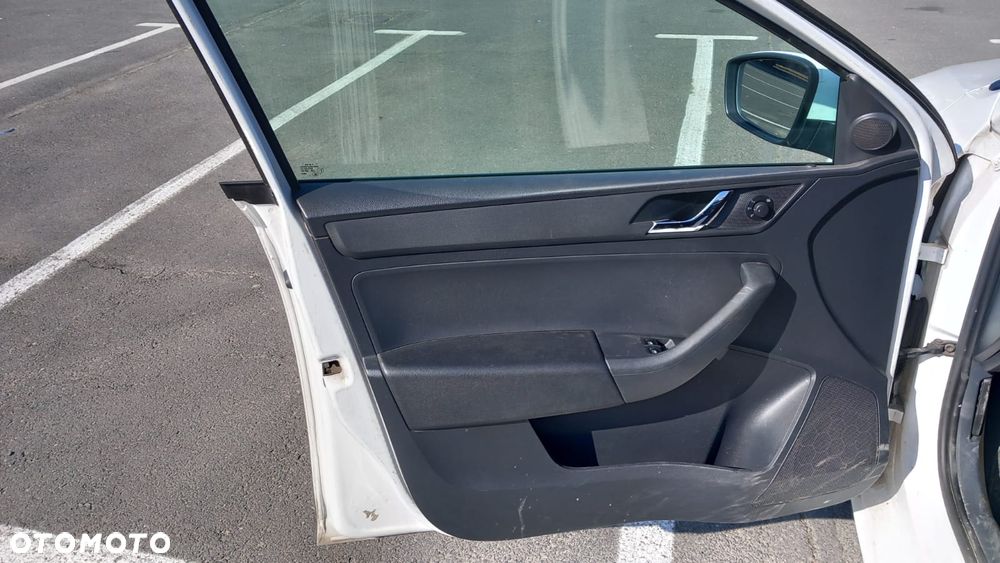 Skoda RAPID 1.2 TSI Ambition - 16