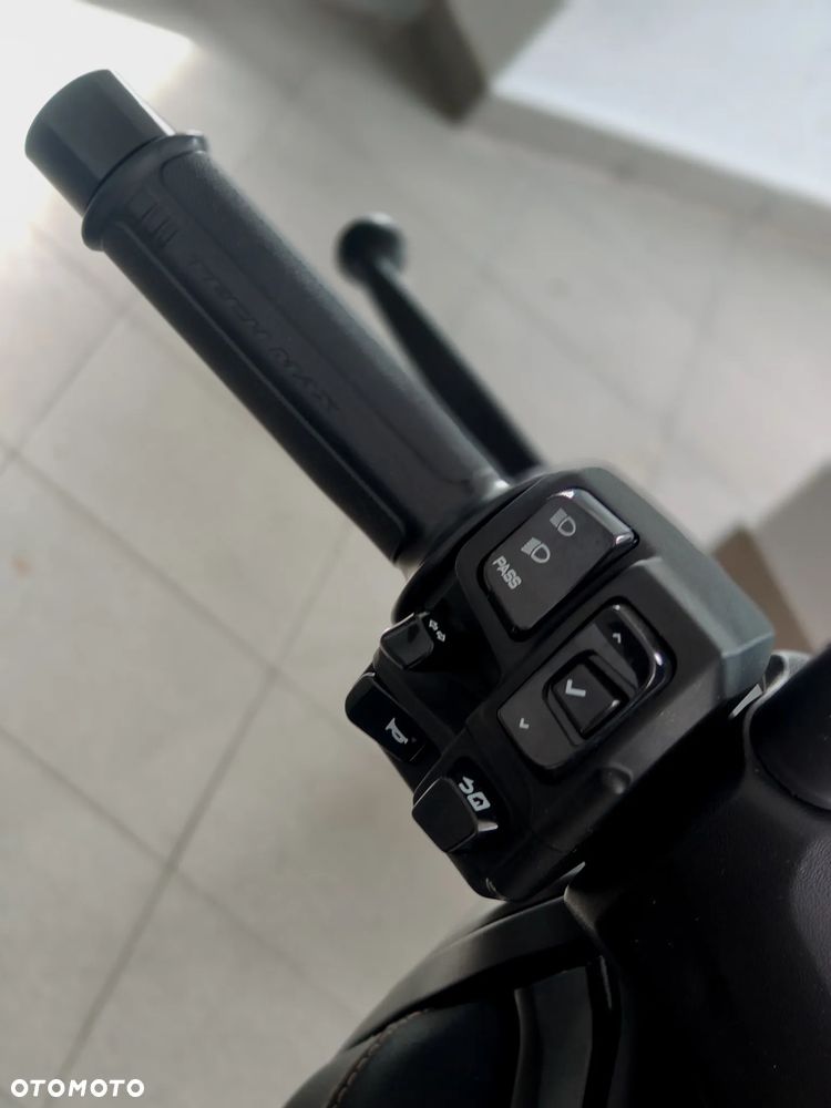 Yamaha X-max - 23