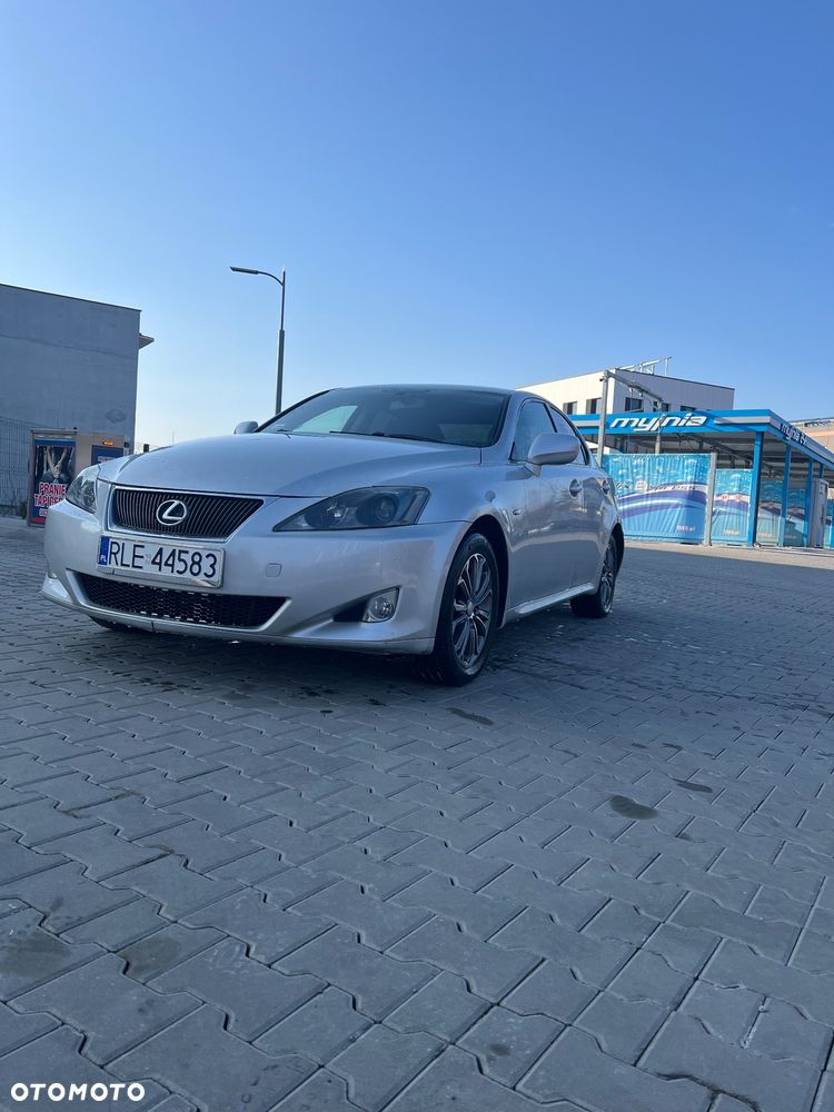 Lexus IS