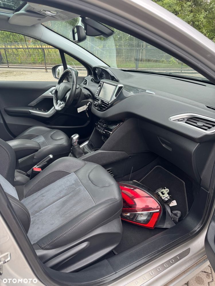Peugeot 208 1.2 PureTech GPF Signature S&S - 13