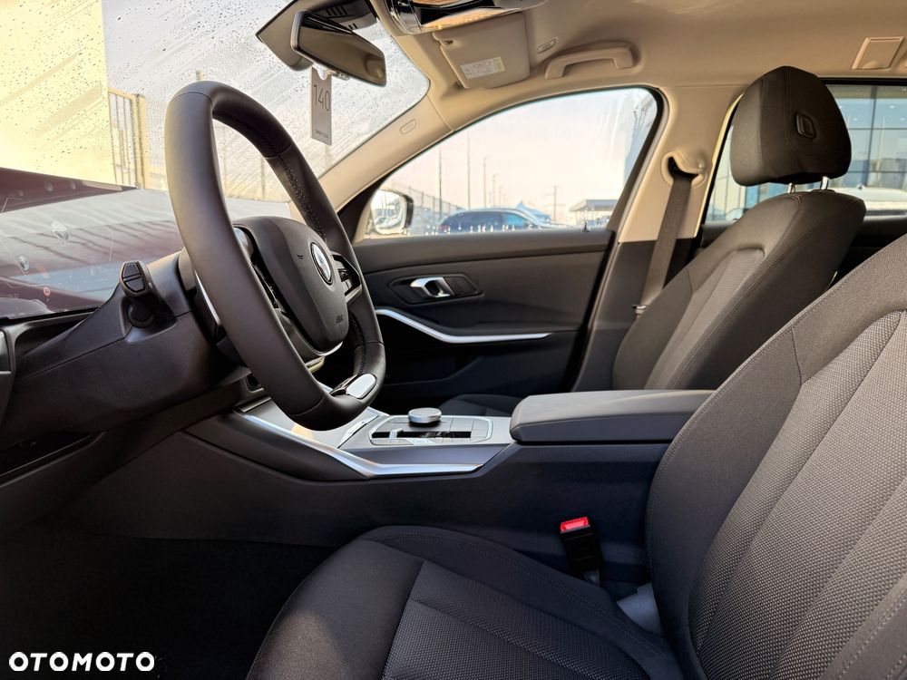 BMW Seria 3 320i sport - 15