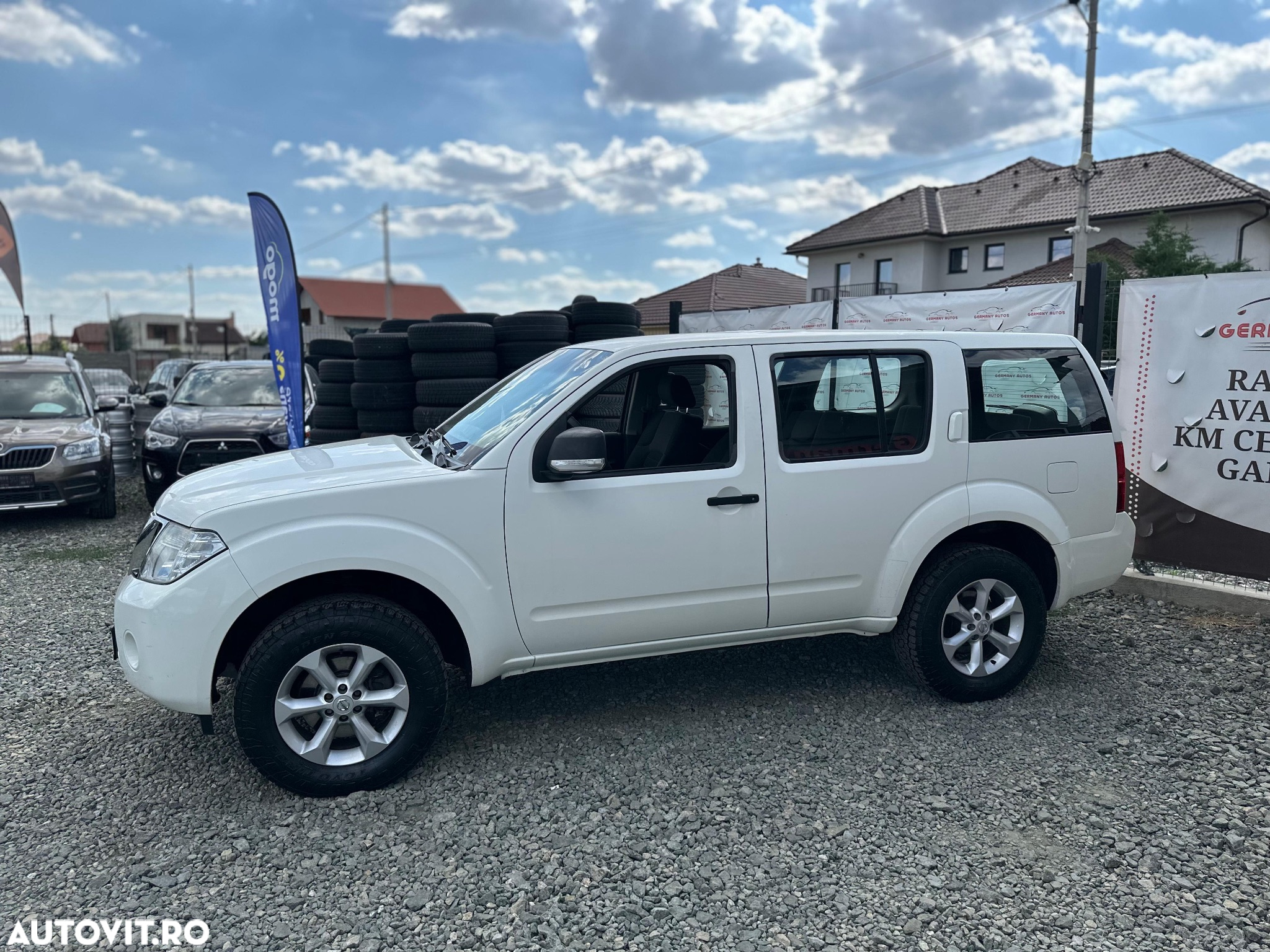 Nissan Pathfinder - 5