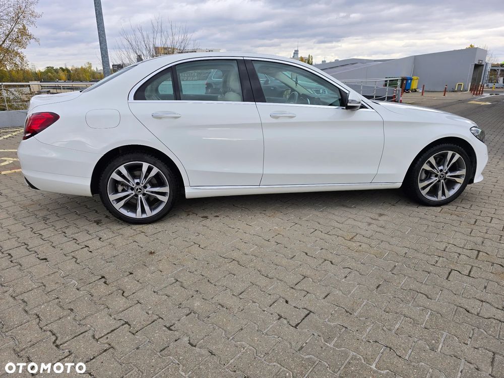 Mercedes-Benz Klasa C 300 9G-TRONIC - 10