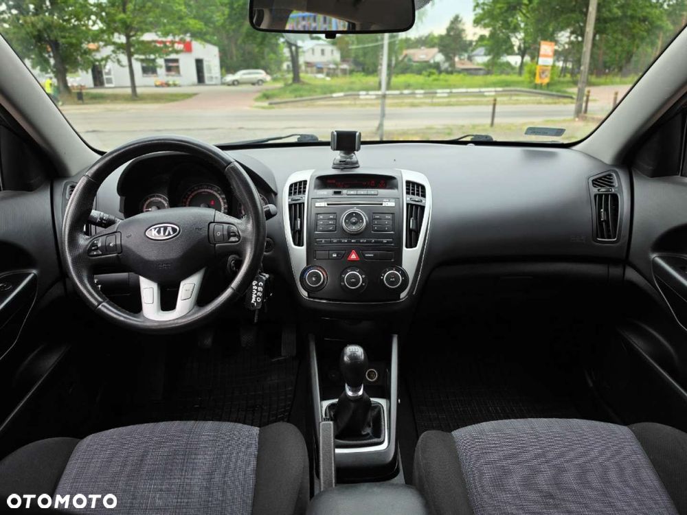 Kia Ceed - 16