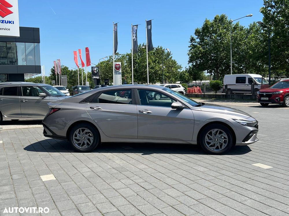 Hyundai Elantra 1.6 l 123 CP CVT Highway - 11