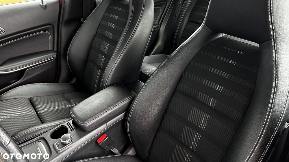 Mercedes-Benz GLA - 12