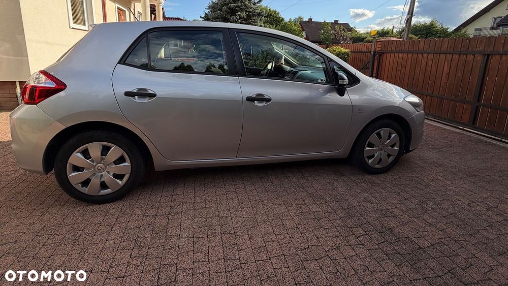 Toyota Auris 1.6 Terra - 2