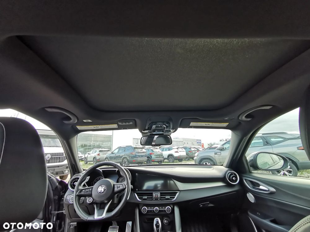 Alfa Romeo Giulia 2.0 Turbo 16V AT8-Q4 Veloce - 22