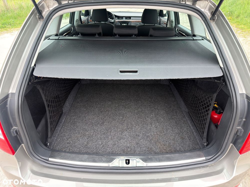 Skoda Superb 2.0 TDI Elegance DSG - 25