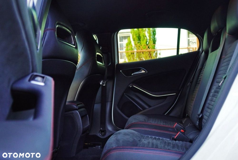 Mercedes-Benz GLA 180 d 7G-DCT AMG Line - 18