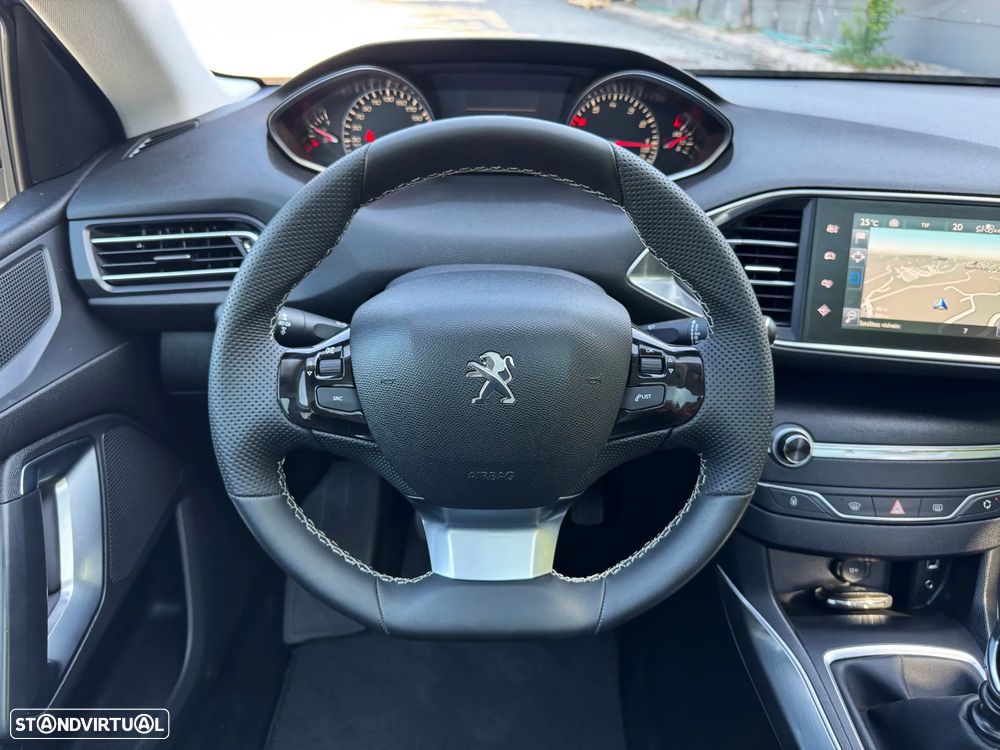 Peugeot 308 1.2 PureTech Allure Full LED - 21