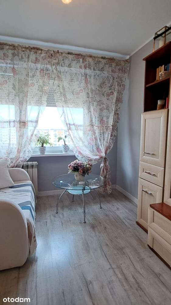 Trzy pokoje z dużym salonem i balkonem – idealne dla Rodziny