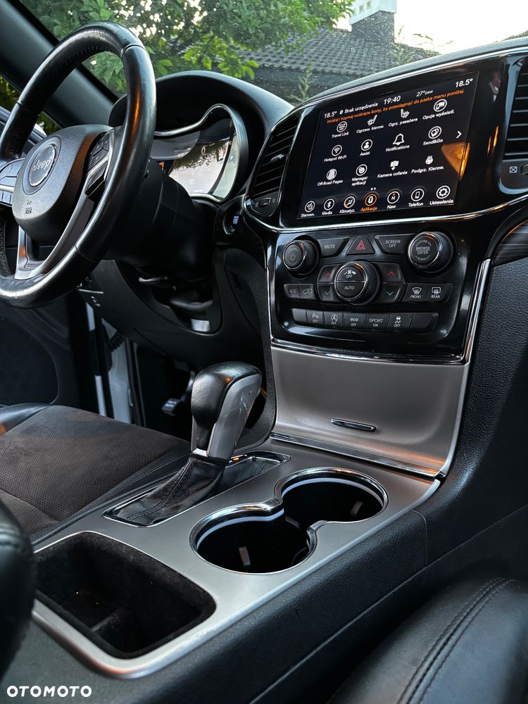 Jeep Grand Cherokee - 34