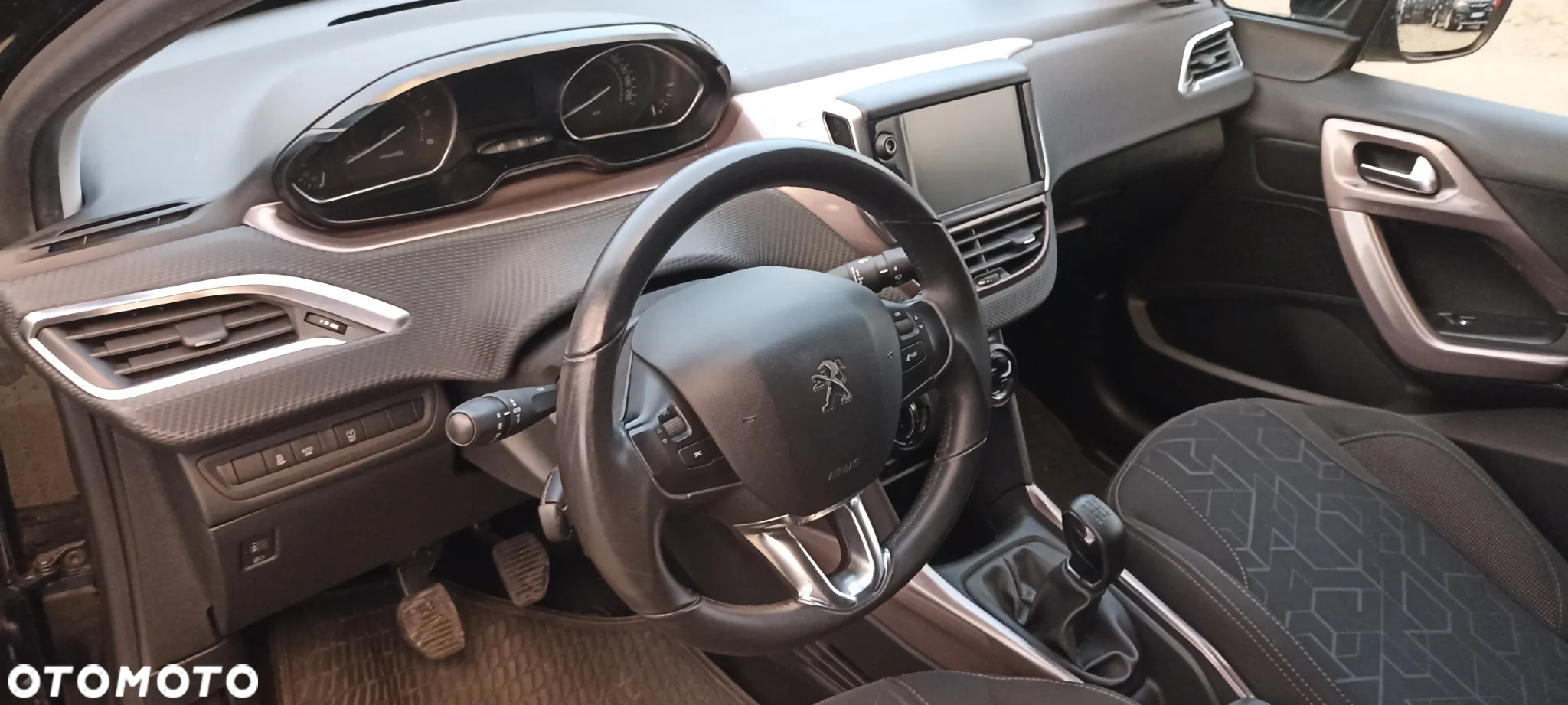 Peugeot 2008 1.6 e-HDi Allure S&S - 18