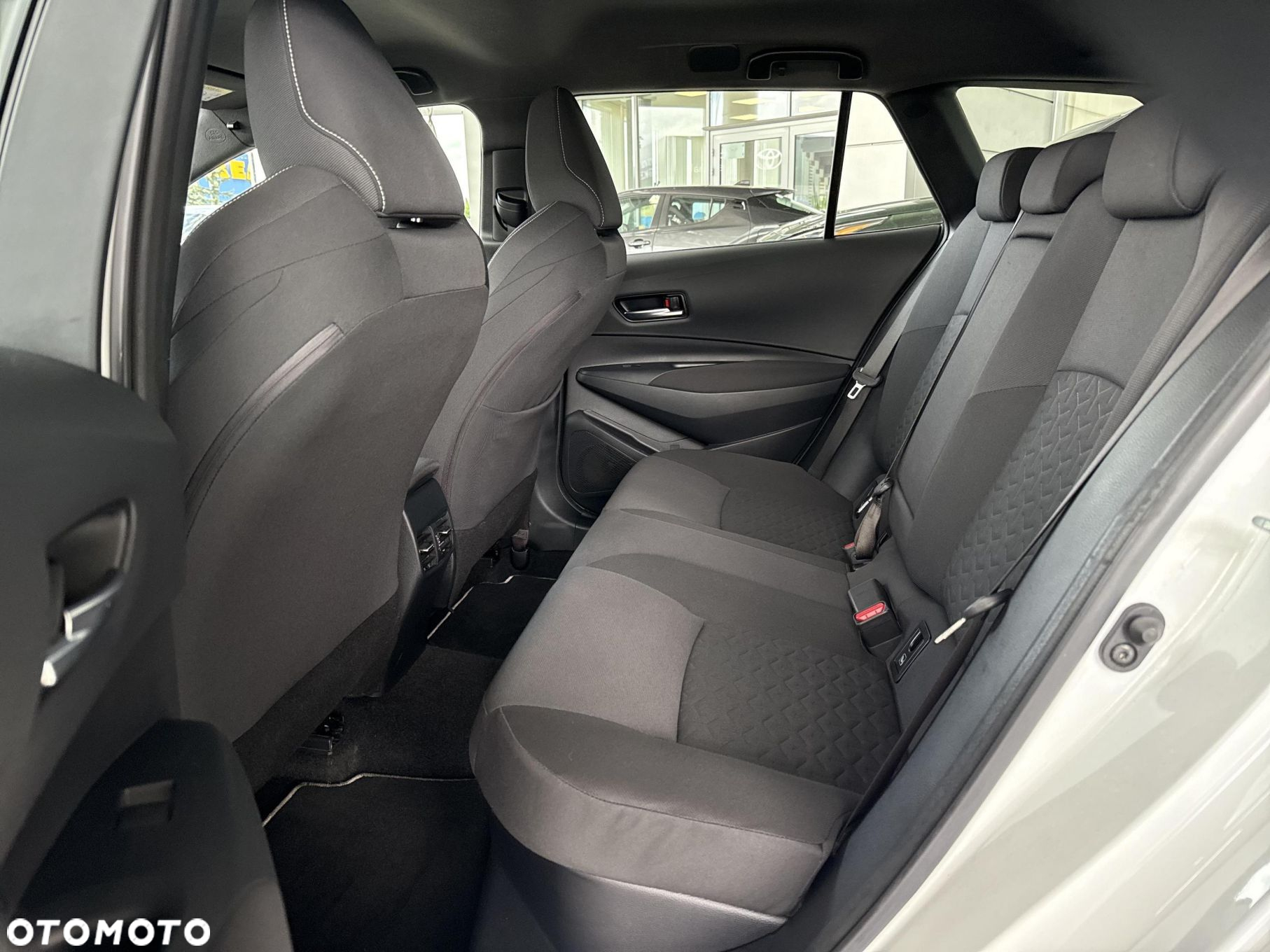 Toyota Corolla 1.8 Hybrid Comfort - 14