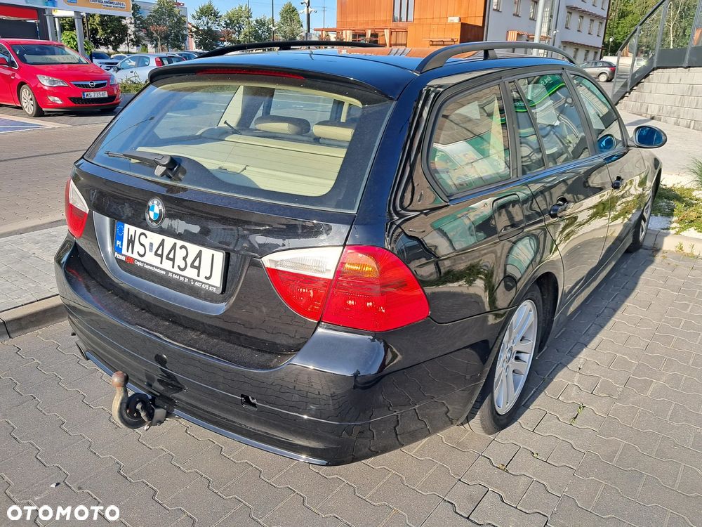 BMW Seria 3 318i Touring - 3
