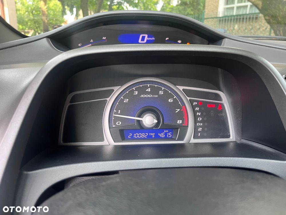Honda Civic 1.8 LX Coupe - 8