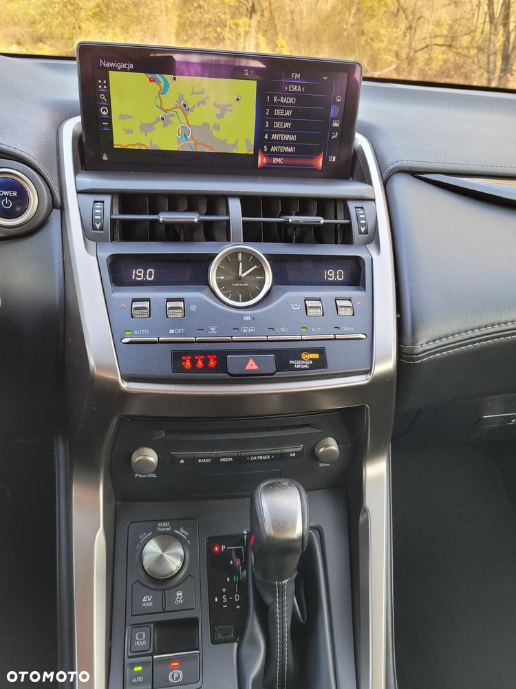 Lexus NX 300h Business Edition - 12