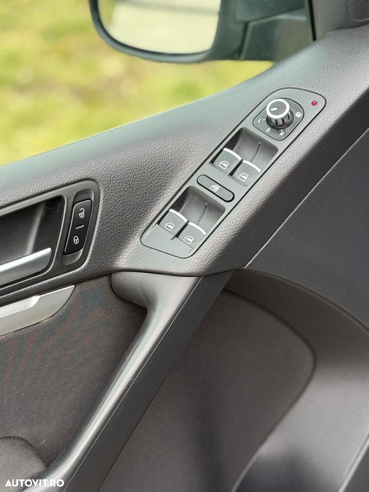 Volkswagen Tiguan 2.0 TDI DPF BlueMotion Technology Lounge Sport & Style - 14