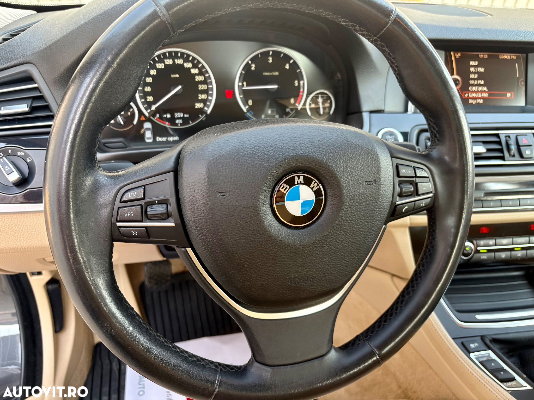 BMW Seria 5 518d - 32