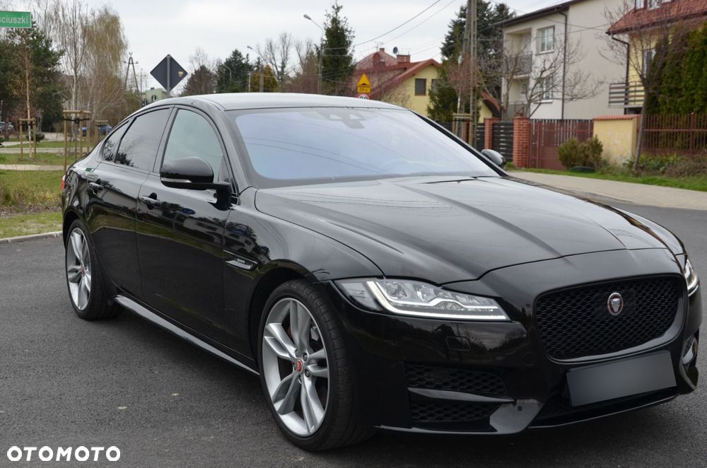 Jaguar XF 3.0 TDV6 R-Sport - 2