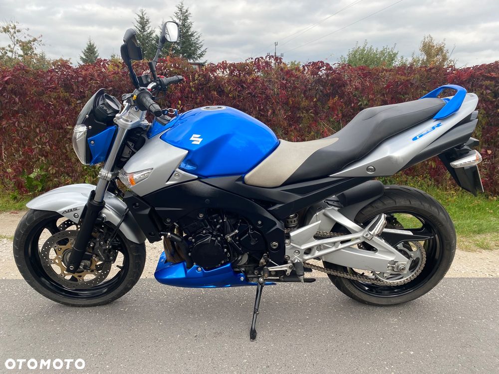 Suzuki GSR - 4