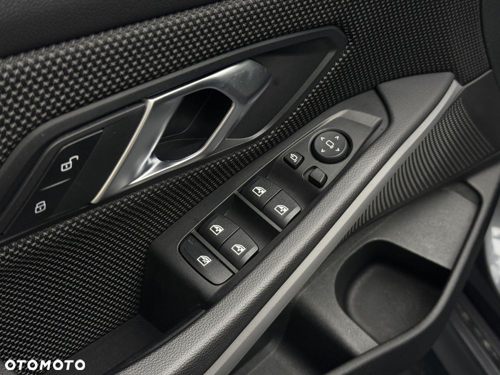 BMW Seria 3 318i - 22
