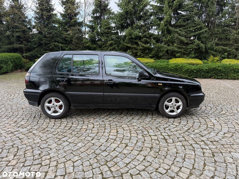 Volkswagen Golf 1.8 GL - 13