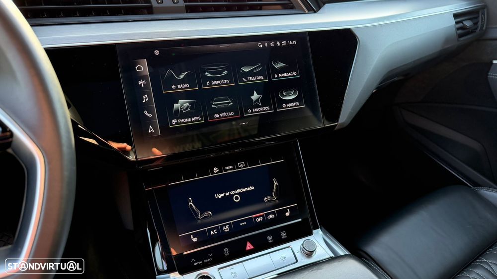 Audi e-tron 55 quattro S line - 32