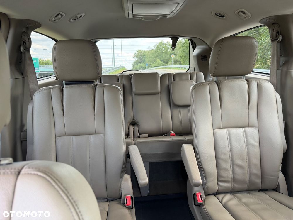 Chrysler Town & Country 3.6 Limited - 15