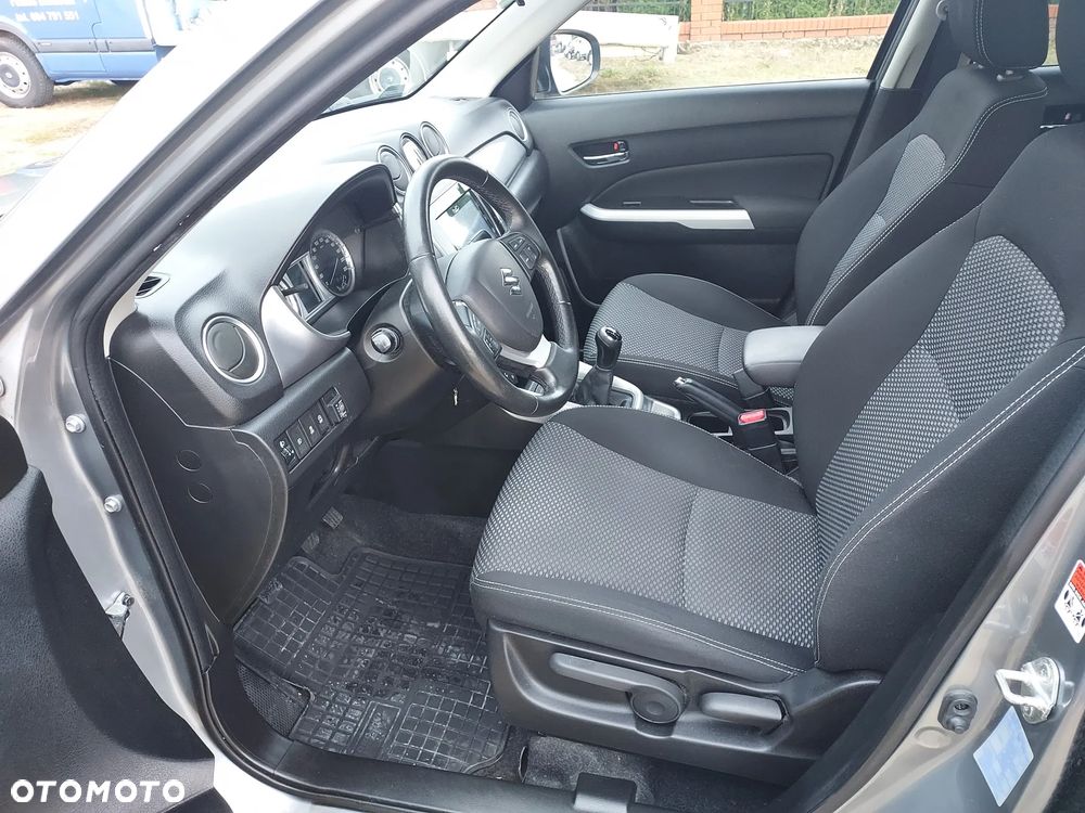 Suzuki Vitara 1.6 XLED 2WD - 24