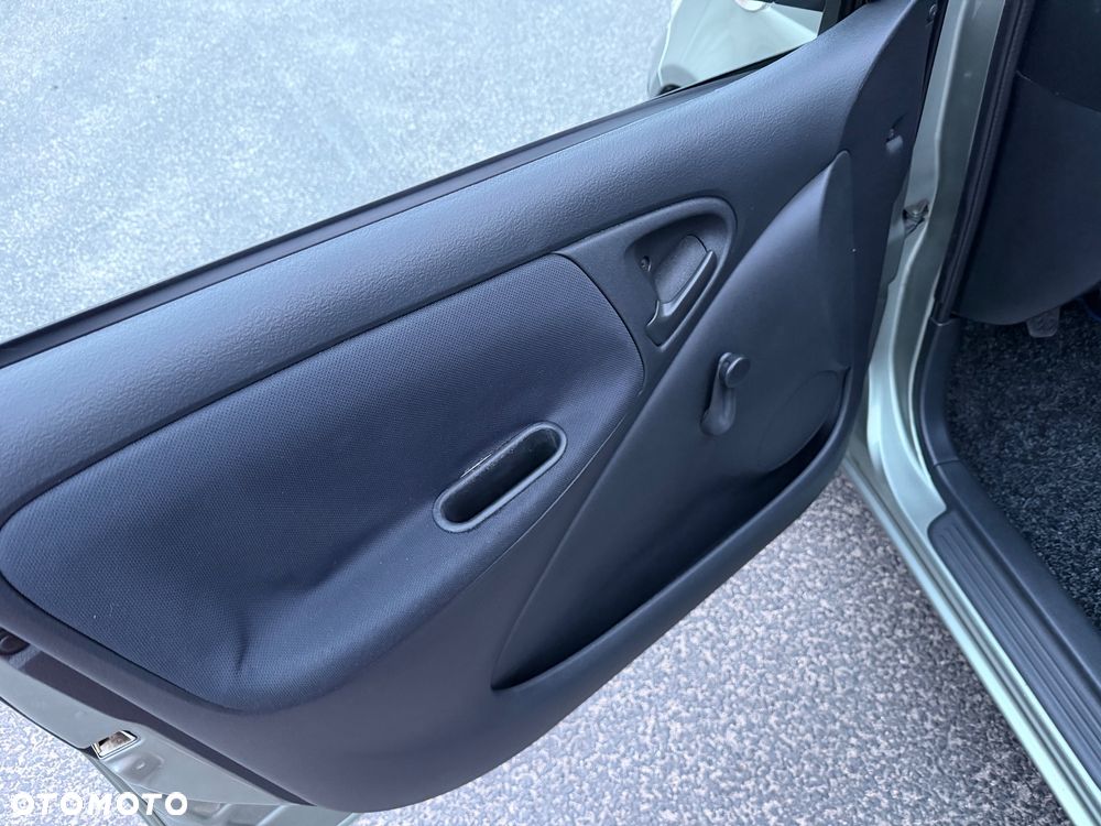 Toyota Yaris 1.0 Sol - 16