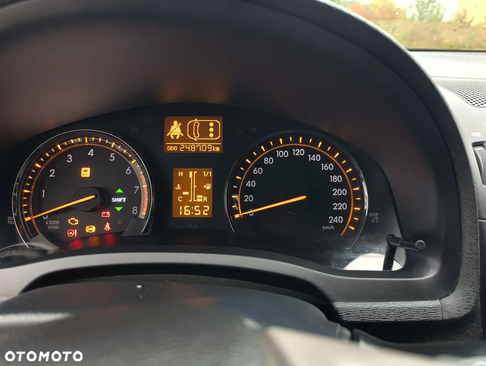 Toyota Avensis 1.6 Active - 11