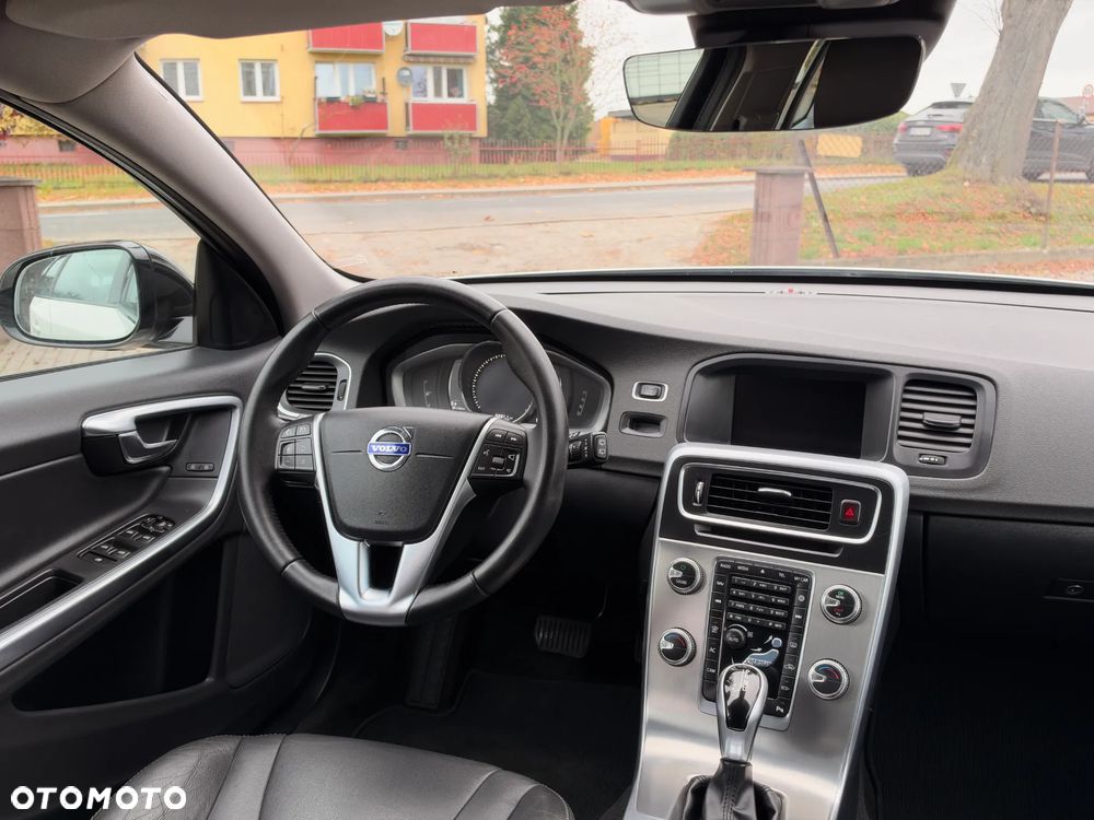 Volvo V60 Cross Country D3 Drive-E Summum - 32