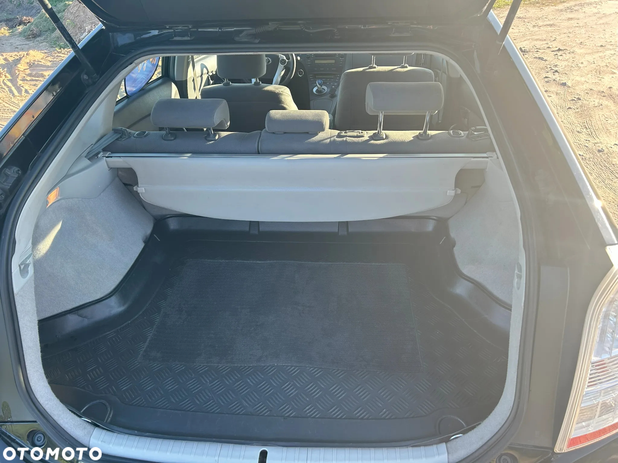 Toyota Prius (Hybrid) - 3