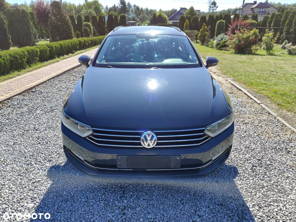 Volkswagen Passat - 1