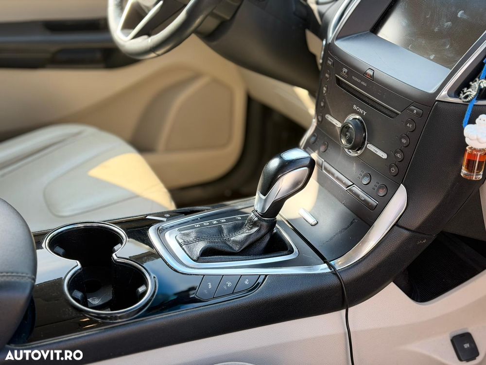 Ford Edge 2.0 TDCi Powershift Titanium - 14