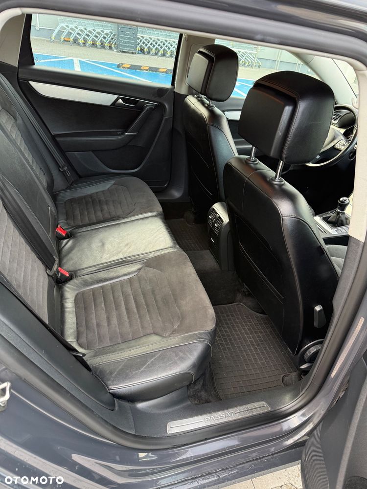 Volkswagen Passat 2.0 TDI Highline - 16