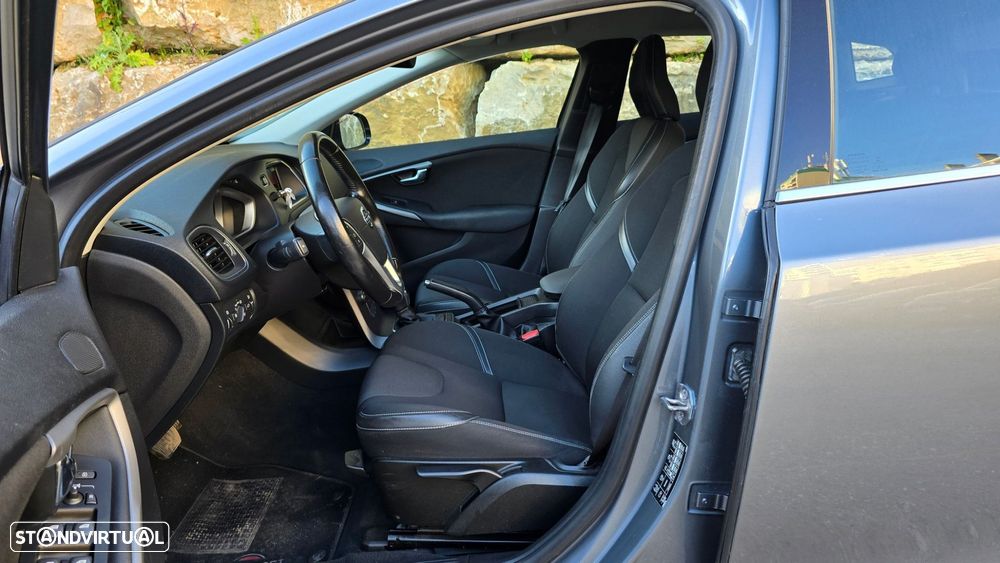 Volvo V40 1.6 D2 Momentum Powershift Eco - 28