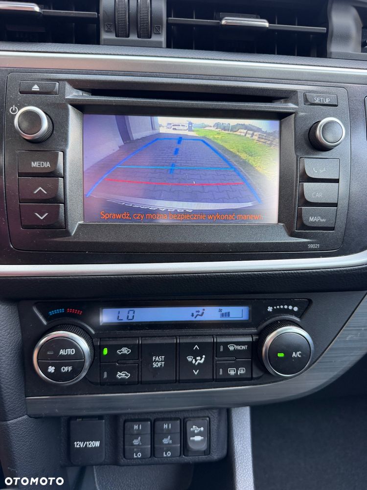 Toyota Auris 1.6 Premium + - 23