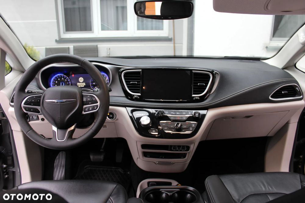 Chrysler Pacifica - 15