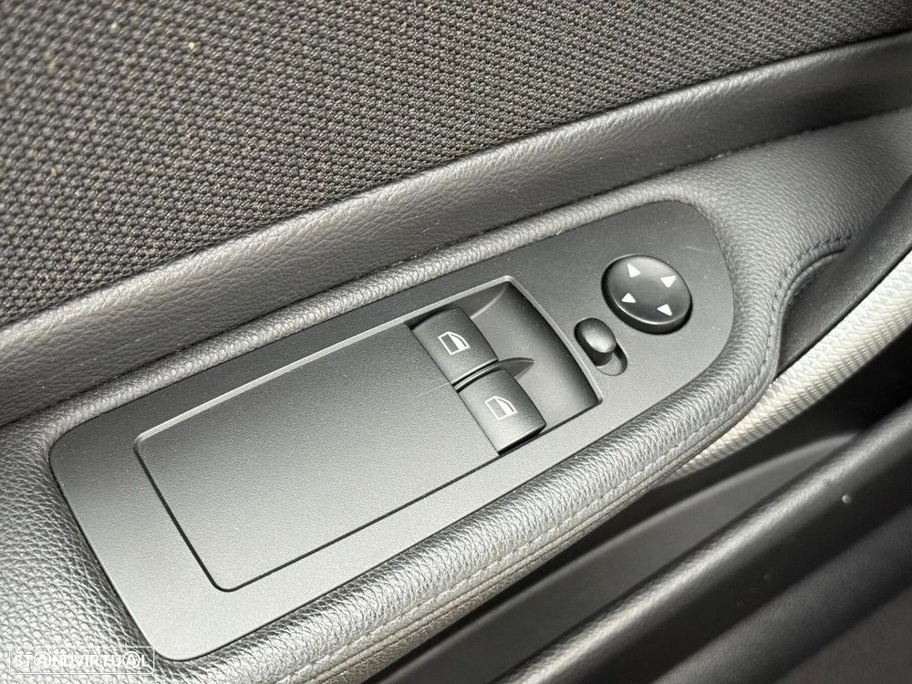 BMW 118 d Pack M - 21