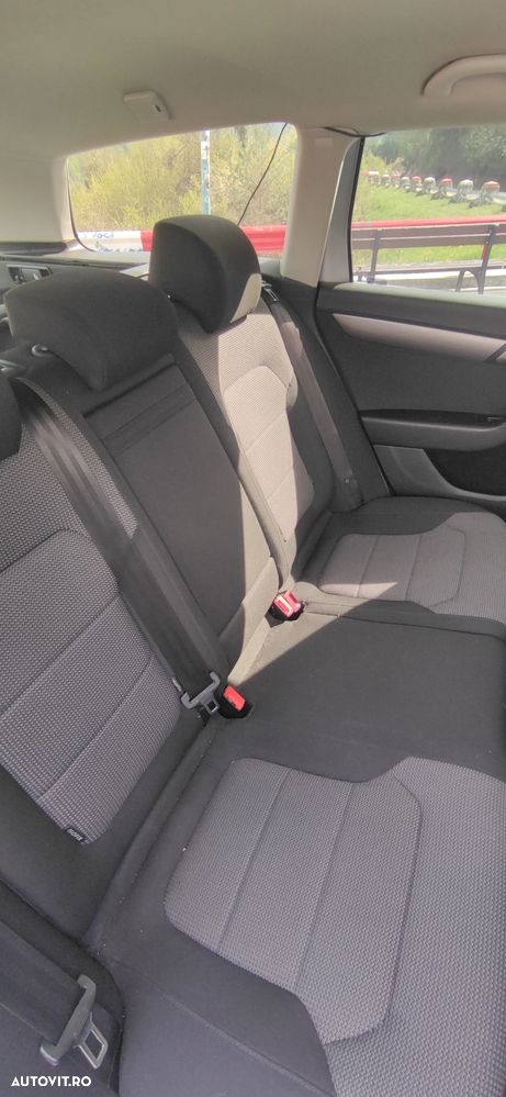 Volkswagen Passat 2.0 TDI Blue TDI DSG Comfortline - 9