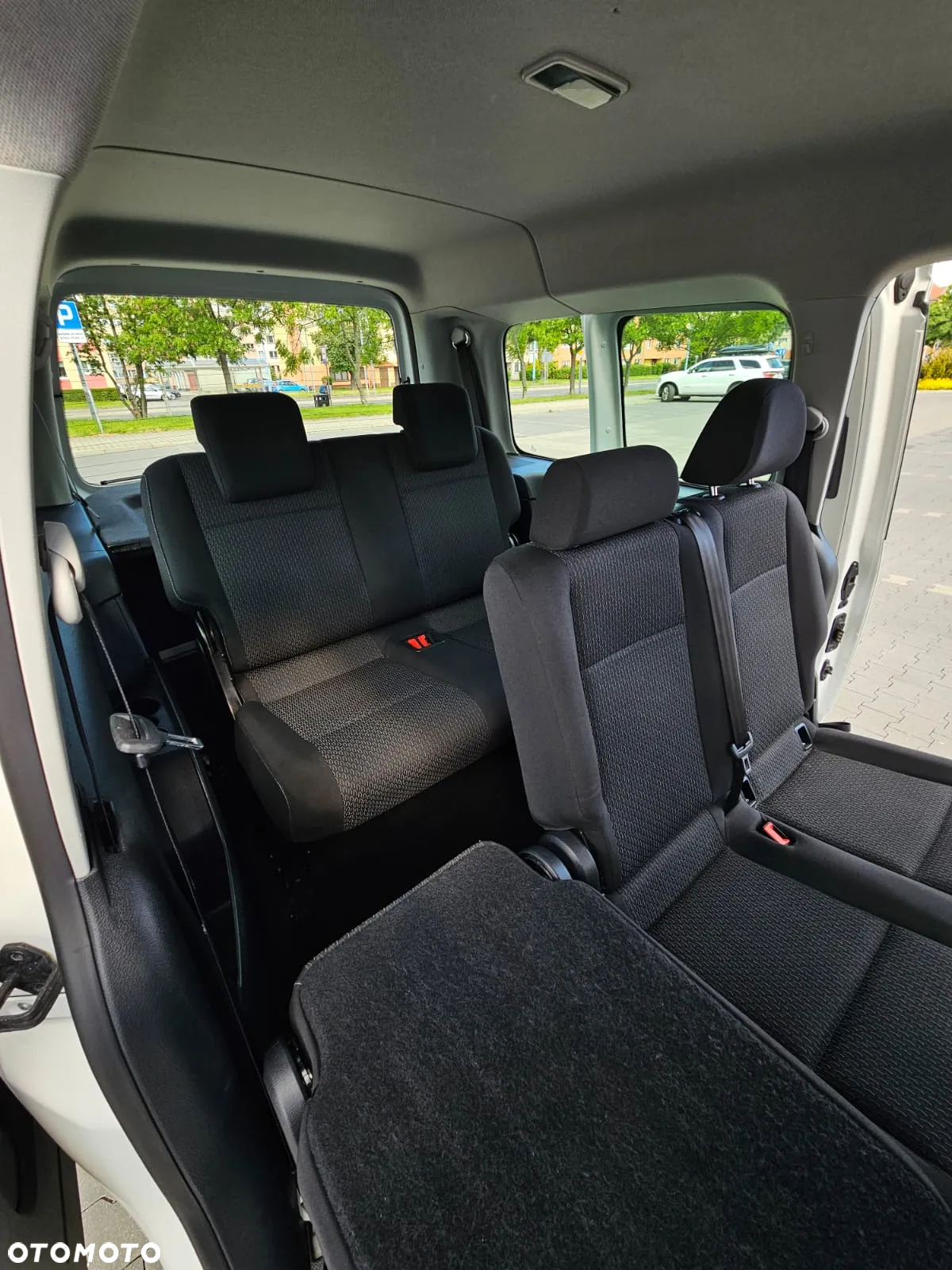 Volkswagen Caddy Maxi 2.0 TDI Trendline 4Motion DSG - 12