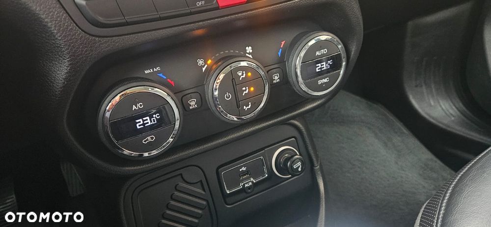 Jeep Renegade 1.4 MultiAir Limited - 32