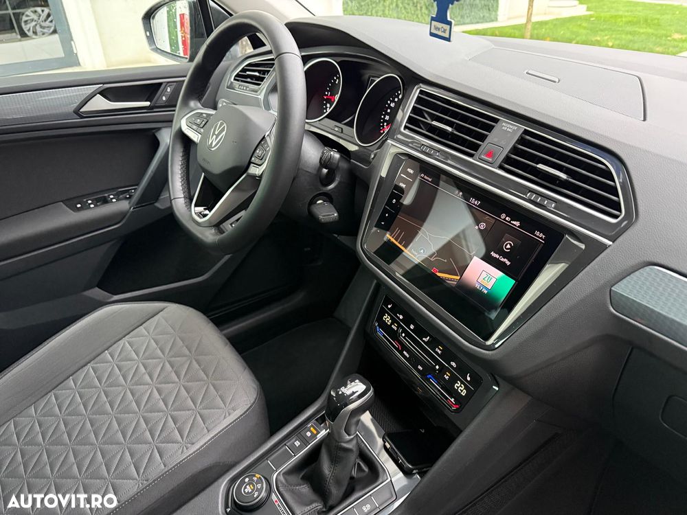 Volkswagen Tiguan - 12